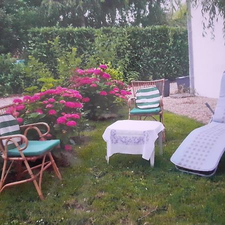 Peti Kaz Hotel Saint-Seurin-sur-l'Isle Bagian luar foto