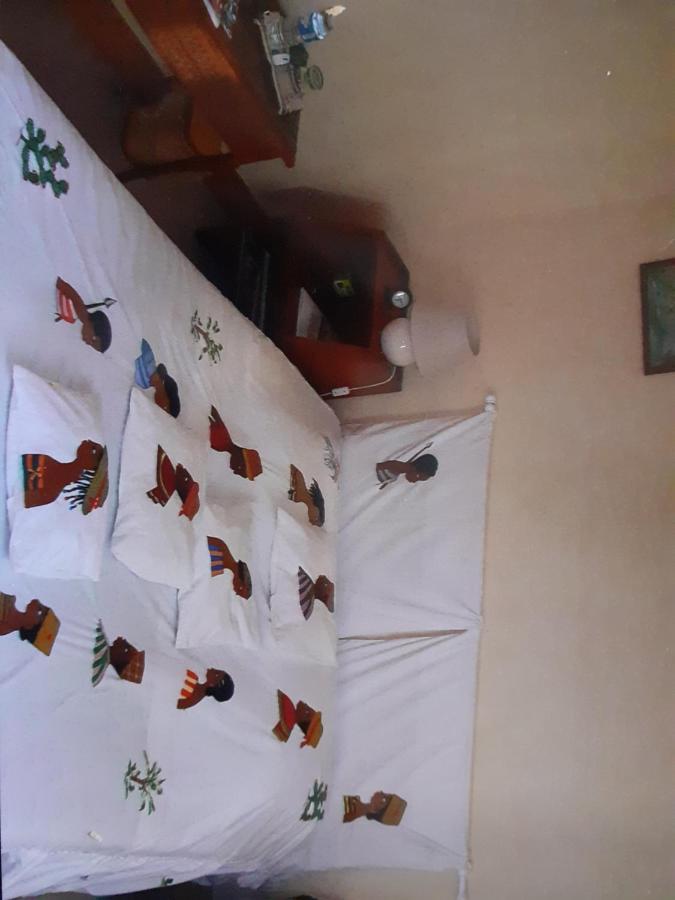 Peti Kaz Hotel Saint-Seurin-sur-l'Isle Bagian luar foto